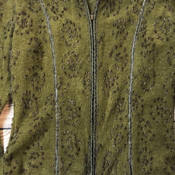 Lynn Cantin size small green long sleeve top - Picture 2 of 4